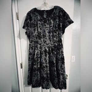 Torrid Textured Gray & Black Floral Print Dress - 3